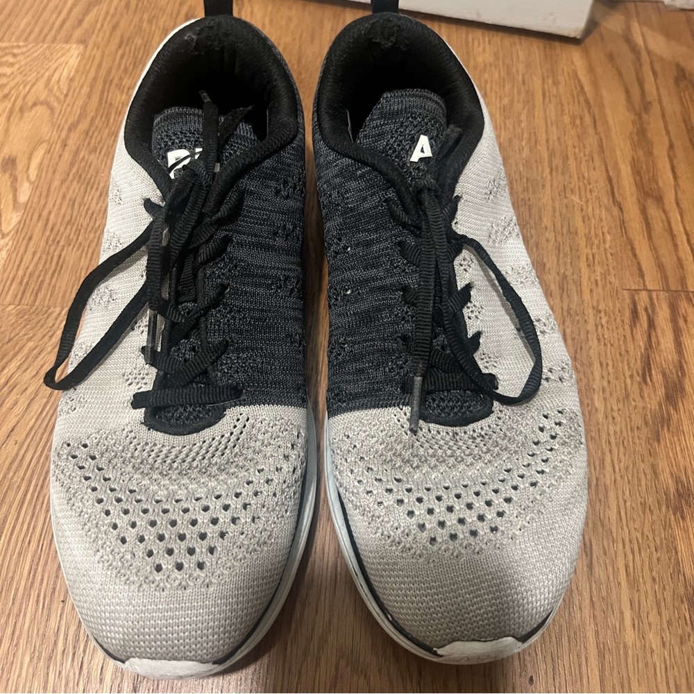 APL running sneakers